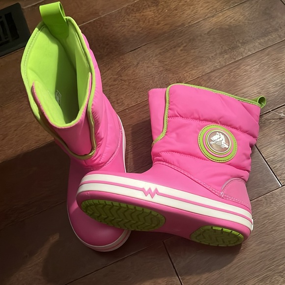 Crocs size 5 women’s light up winter boots - Picture 2 of 4